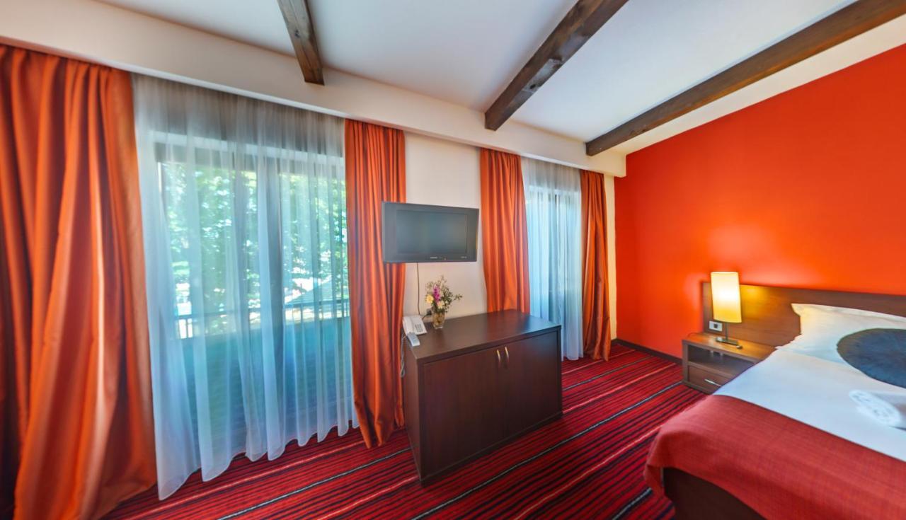 Hotel Villa Donat Свети свети Филип и Яков Екстериор снимка