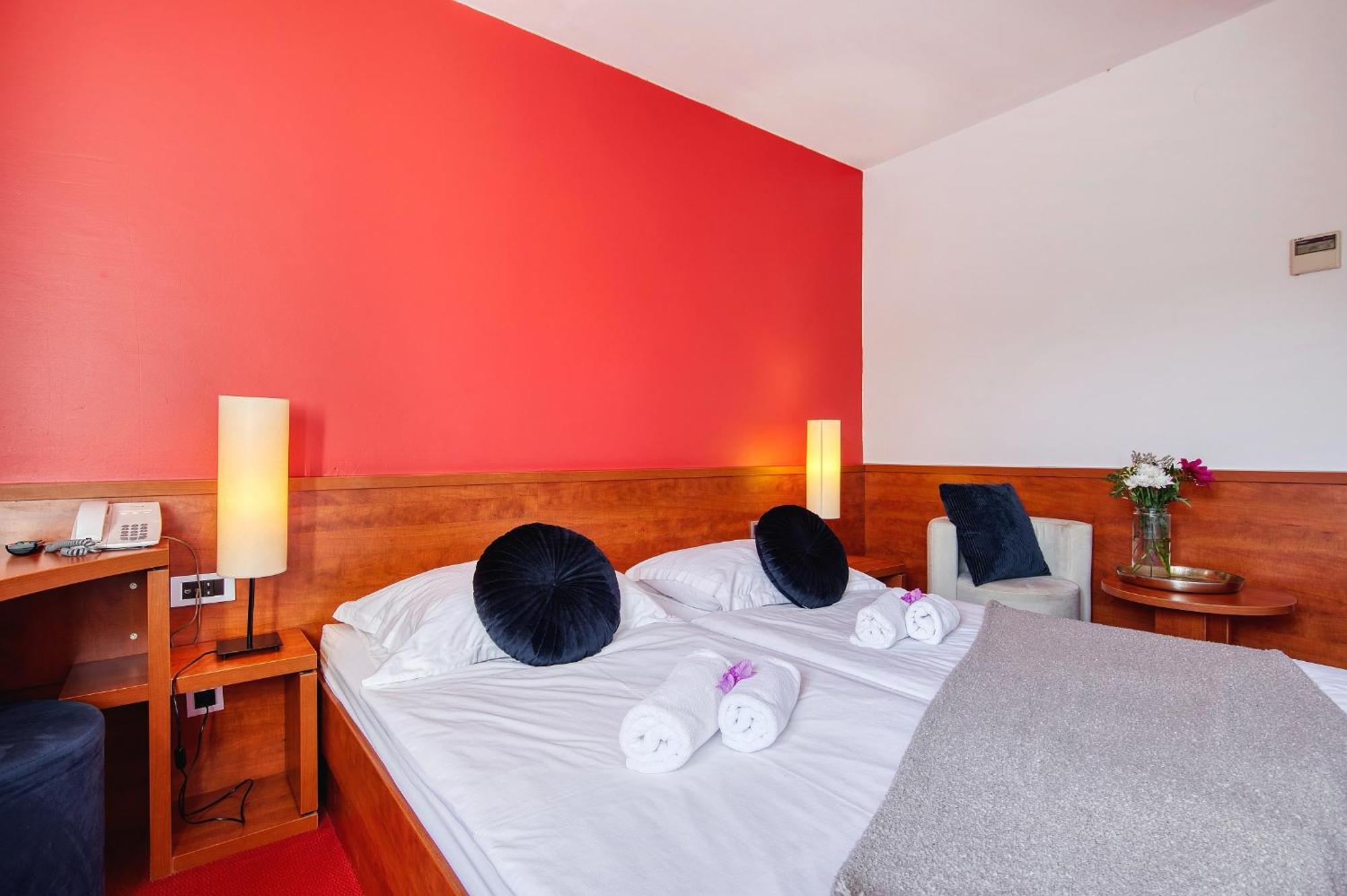 Hotel Villa Donat Свети свети Филип и Яков Екстериор снимка