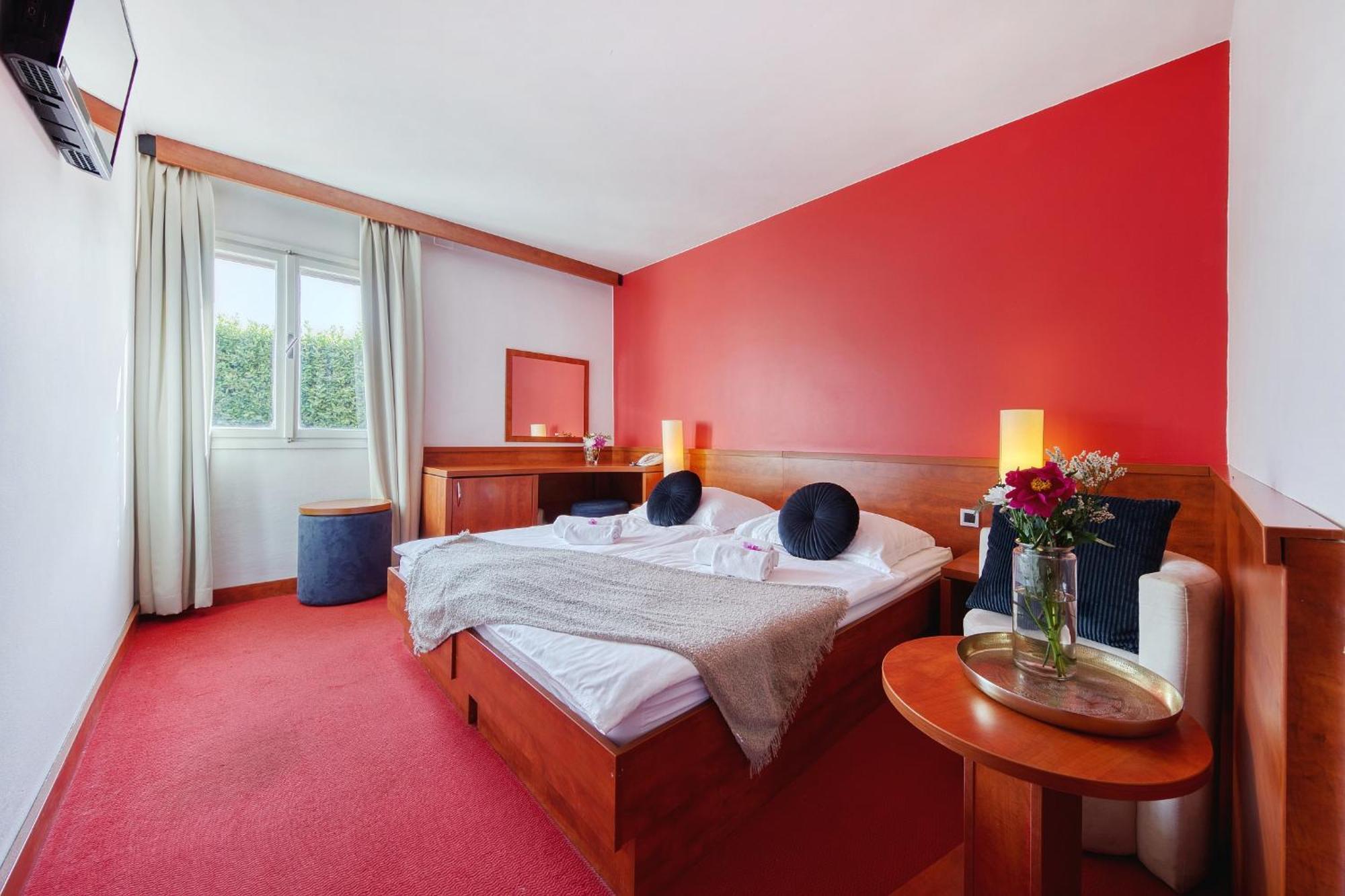 Hotel Villa Donat Свети свети Филип и Яков Екстериор снимка